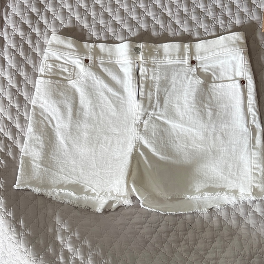 Women’s White Denim Frayed Hem Shorts